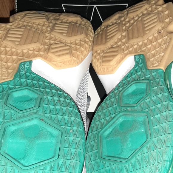 LEBRON'S 13 LOW stealth - Picture 3 of 6